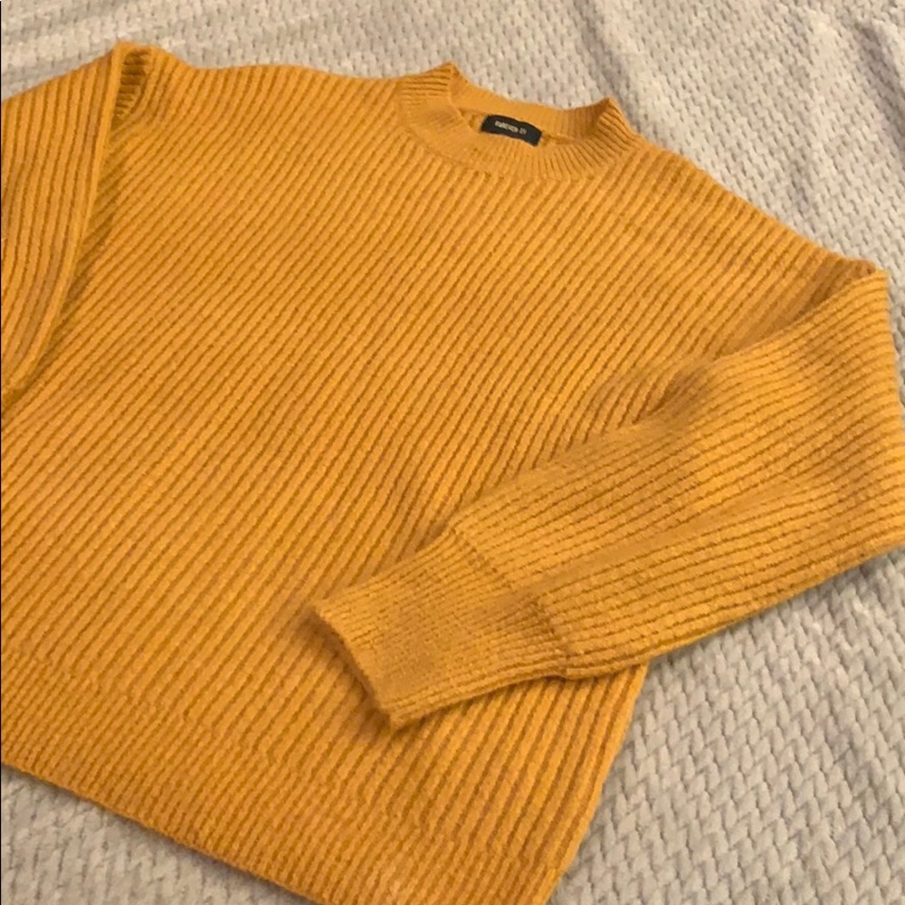 Sweater 💛 - Picture 2 of 3